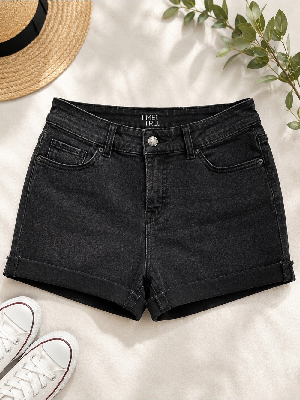 Time and Tru Black Mid Rise Raw Hem Denim Jean Shorts Women’s Size 4 Stretch